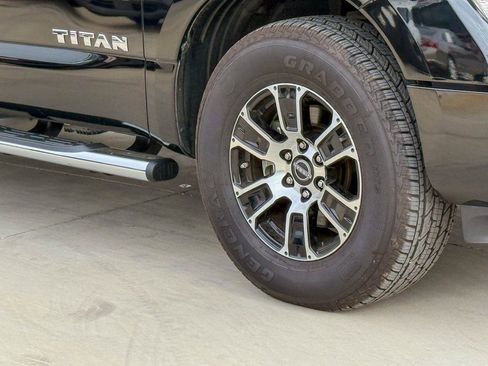 Used 2024 Nissan Titan SV w/ SV Convenience Package image 6