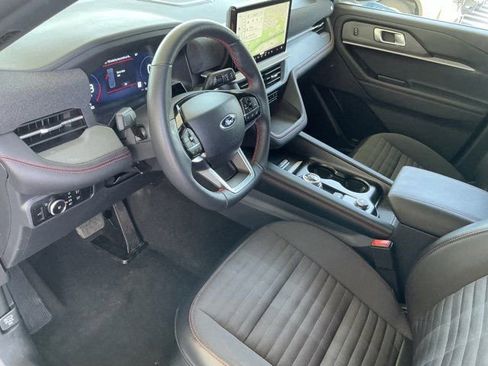 Used 2025 Ford Explorer ST-Line w/ ST-Line Street Pack AWD/4WD image 17