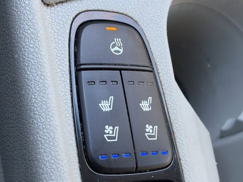 Used 2019 Kia Niro EX Premium image 19