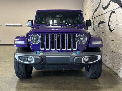 Used 2023 Jeep Wrangler Unlimited Sahara w/ Cold Weather Group AWD/4WD image 17