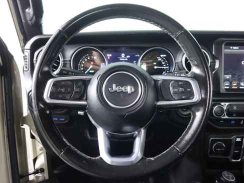Used 2022 Jeep Wrangler Unlimited Sahara AWD/4WD image 12