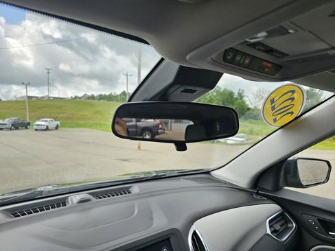 Used 2022 Chevrolet Equinox LT image 40
