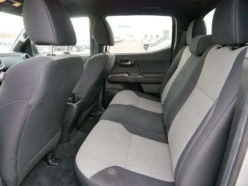 Used 2022 Toyota Tacoma TRD Off-Road image 33