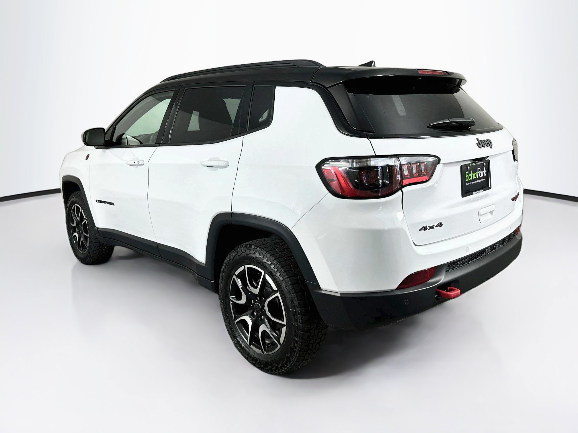 Used 2025 Jeep Compass Trailhawk AWD/4WD image 5