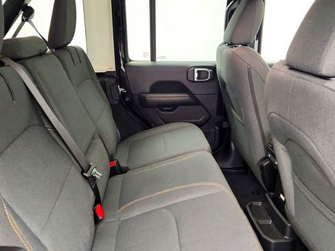 Used 2025 Jeep Wrangler Sahara image 22