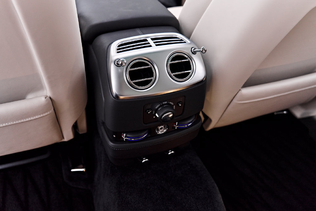 Used 2016 Rolls-Royce Ghost RWD image 58