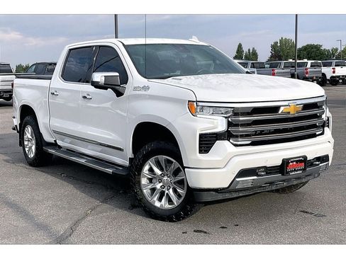 Used 2022 Chevrolet Silverado 1500 High Country w/ Technology Package AWD/4WD image 2