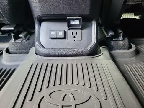 Used 2021 Toyota Highlander Platinum FWD image 15