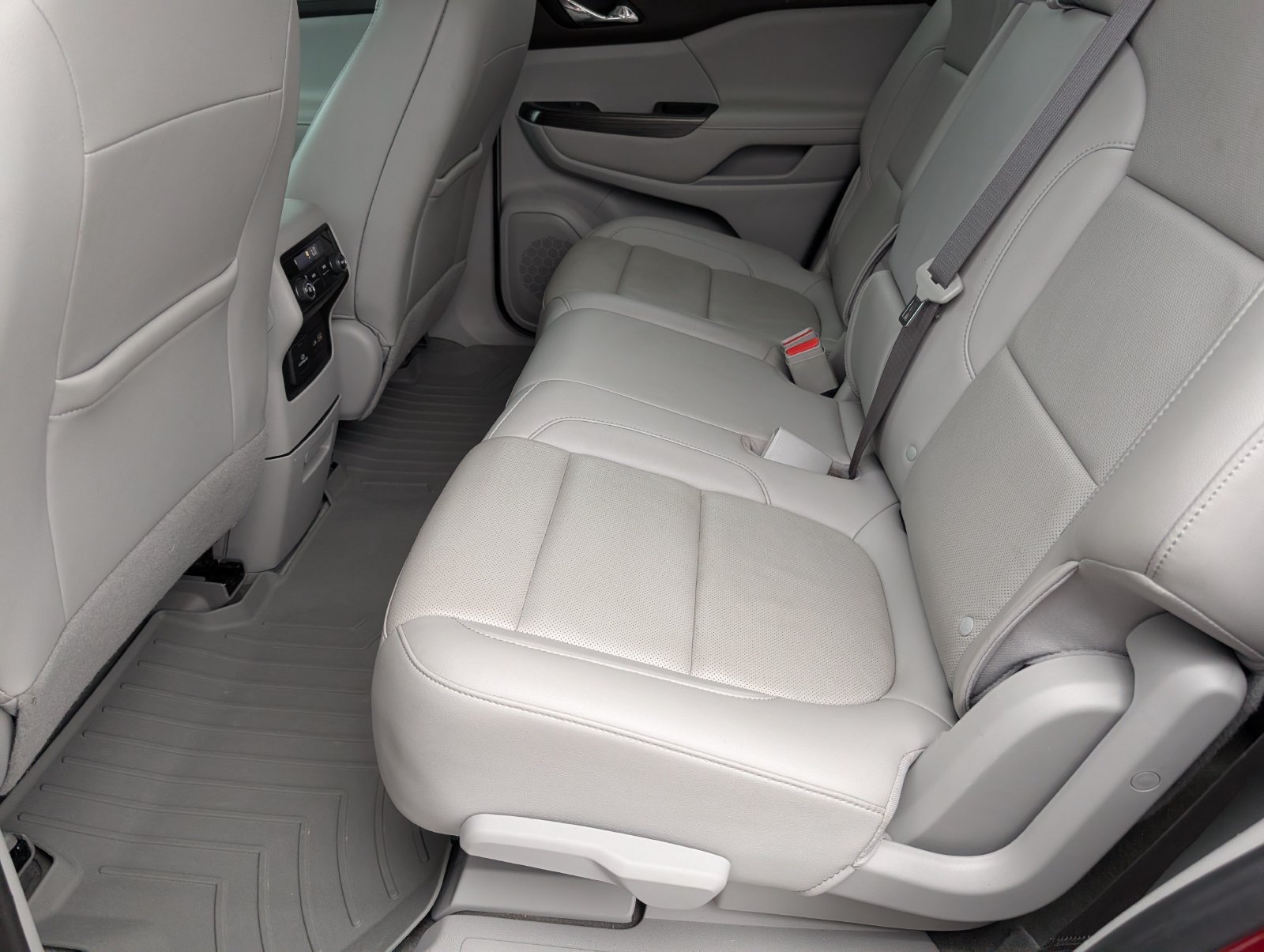 Used 2023 GMC Acadia SLT FWD image 27