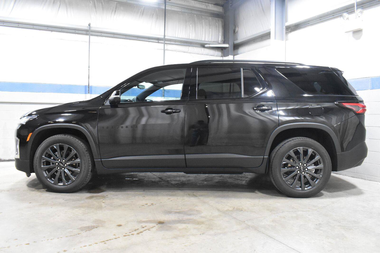 Used 2023 Chevrolet Traverse RS w/ LPO, Floor Liner Package FWD image 25