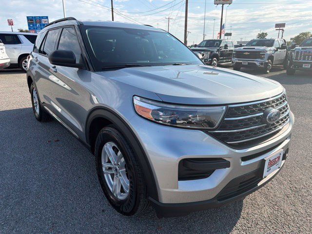 Used 2024 Ford Explorer XLT RWD image 3