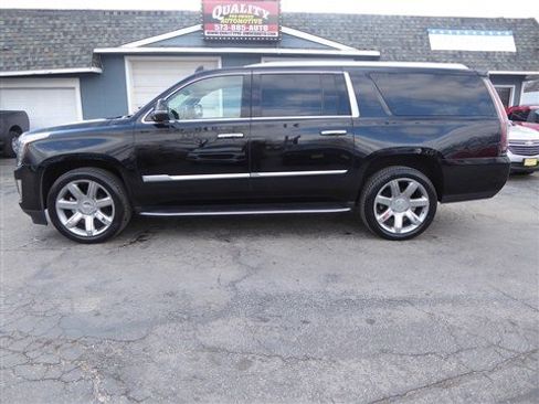 Used 2020 Cadillac Escalade ESV Luxury image 2