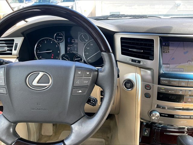 Used 2013 Lexus LX 570 4WD w/ Luxury Pkg w/Pre-crash image 19