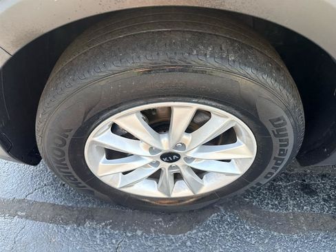 Used 2019 Kia Sorento FWD w/ Option Group 020 image 11