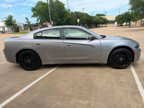 Used 2016 Dodge Charger SXT RWD image 9