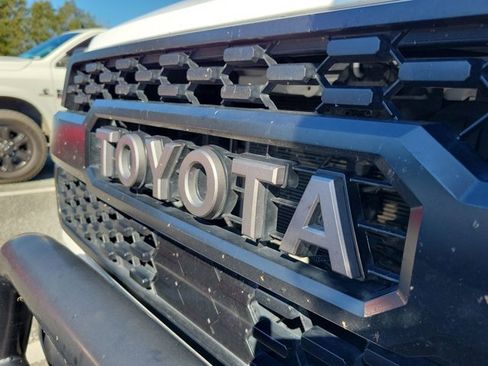 Used 2018 Toyota Tacoma TRD Off-Road image 11