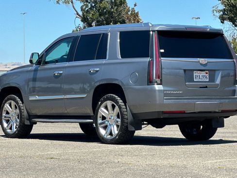 Used 2019 Cadillac Escalade Luxury RWD image 5