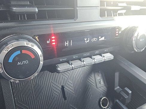 Used 2024 Toyota Tacoma TRD Off-Road image 15