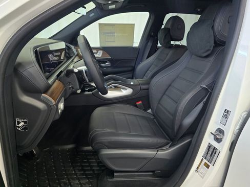 New 2025 Mercedes-Benz GLS 580 4MATIC image 13