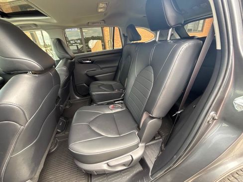 Used 2023 Toyota Highlander XLE AWD/4WD image 26