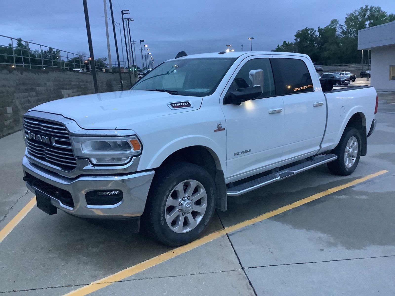 Used 2022 RAM 2500 Laramie AWD/4WD image 2