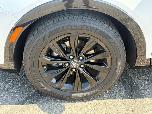 Used 2024 Buick Envista Sport Touring w/ Convenience I Package FWD image 10