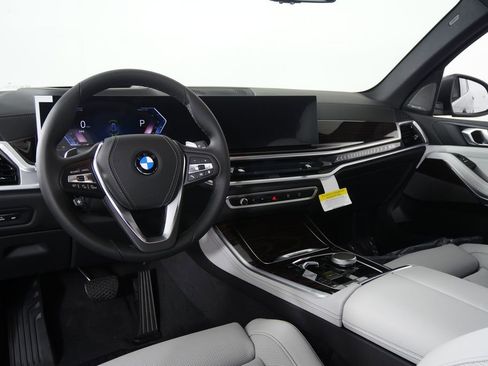 Used 2026 BMW X5 xDrive40i w/ Premium Package image 17