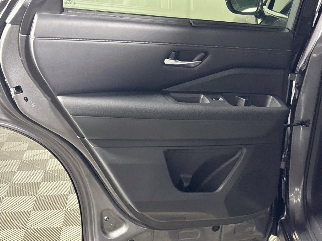 Used 2022 Nissan Pathfinder SL AWD/4WD image 19