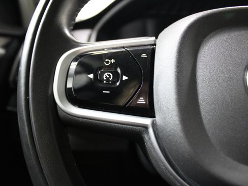 Used 2020 Volvo XC90 T6 Momentum AWD/4WD image 9