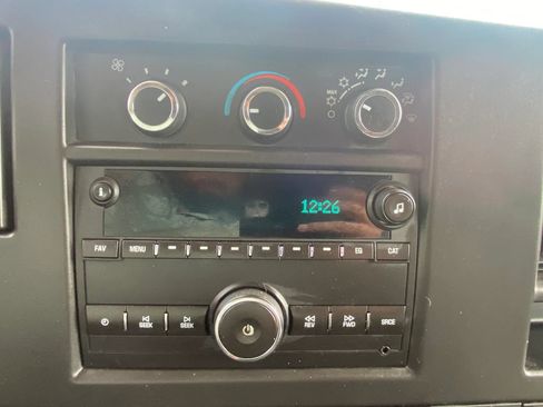 Used 2018 Chevrolet Express 2500 Extended RWD image 13