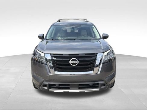 Used 2023 Nissan Pathfinder SL AWD/4WD image 9