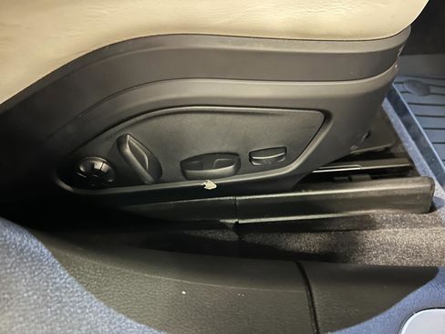 Used 2024 Porsche Panamera 4 image 39