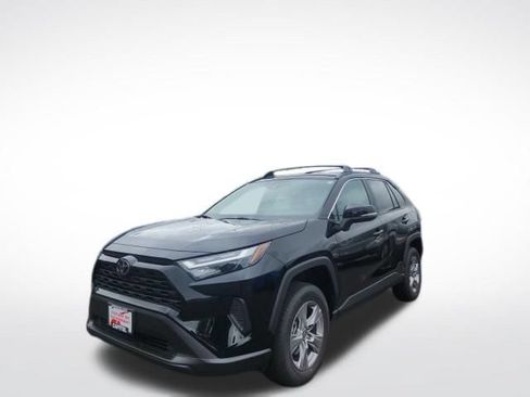 Used 2025 Toyota RAV4 XLE AWD/4WD image 5