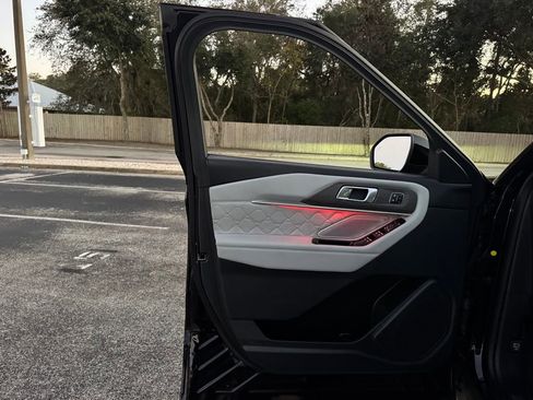 Used 2025 Ford Explorer Platinum w/ Ultimate Package image 34