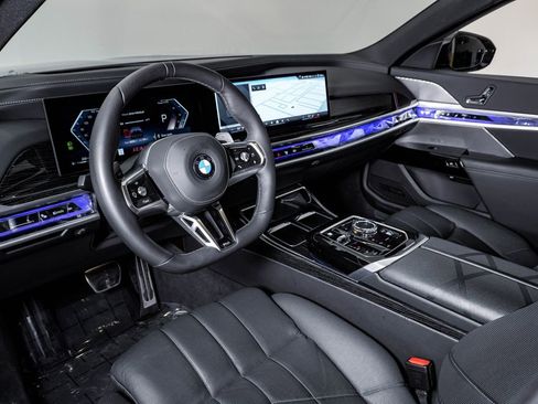 Used 2025 BMW 740i xDrive image 21