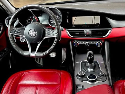 Used 2018 Alfa Romeo Giulia image 26