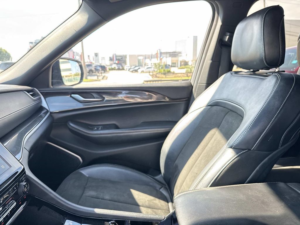 Used 2022 Jeep Grand Cherokee L Laredo RWD image 16