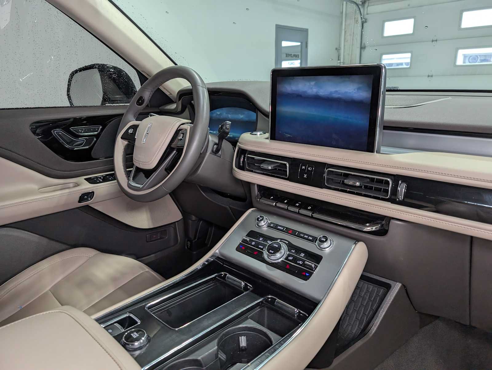 Used 2023 Lincoln Aviator AWD image 41