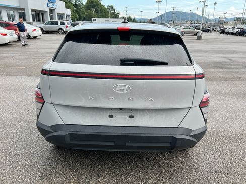 Used 2024 Hyundai Kona SEL FWD image 6