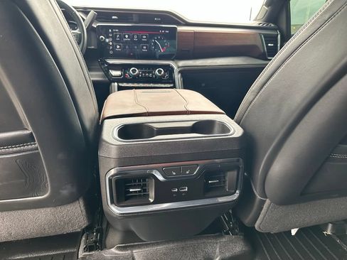 Used 2024 GMC Sierra 2500 Denali Ultimate AWD/4WD image 32