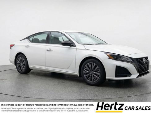 Used 2025 Nissan Altima 2.5 SV image 1