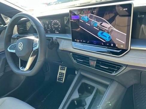 New 2026 Volkswagen Tiguan SE R-Line FWD image 37
