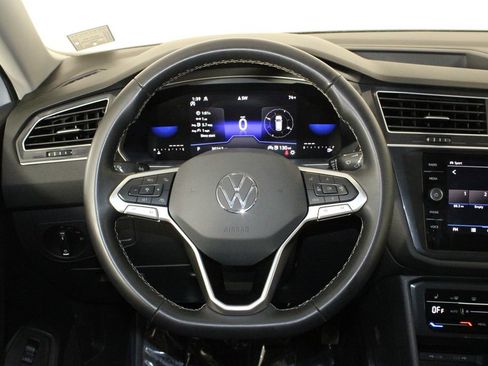 Used 2024 Volkswagen Tiguan SE image 21