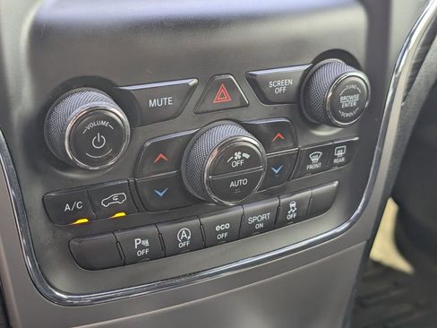 Used 2021 Jeep Grand Cherokee Laredo image 20