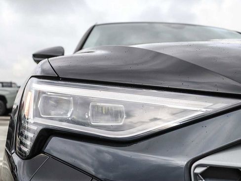 Used 2024 Audi Q8 e-tron Premium Plus image 9