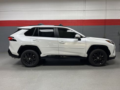 Used 2025 Toyota RAV4 SE image 37