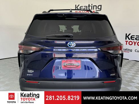 Certified 2025 Toyota Sienna XLE image 7