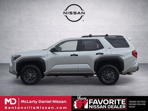 Used 2025 Toyota 4Runner SR5 AWD/4WD image 3