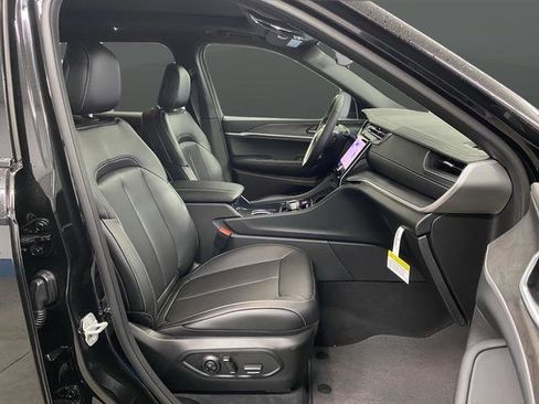 New 2025 Jeep Grand Cherokee L Limited w/ Black Appearance Package image 33