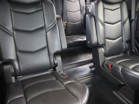 Used 2018 Cadillac Escalade Platinum AWD/4WD image 19